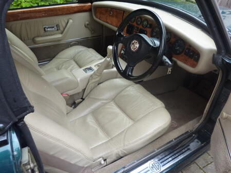 MGR V8 - 1993 Interior