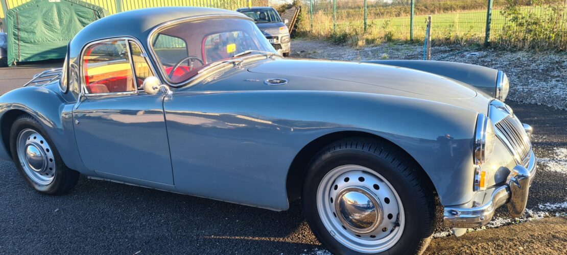 MGA 1600 mk1 Coupe, Dove grey,1961 - Former Glory