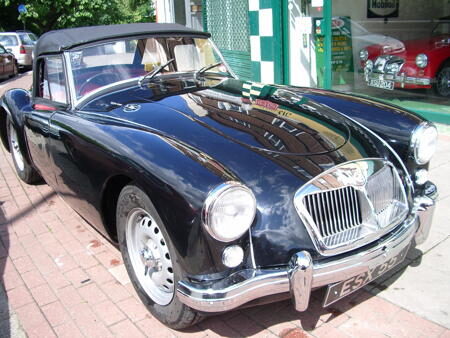 MGA TWIN CAM Front