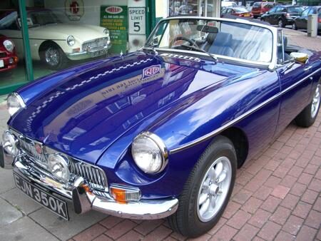 MGB - 1971 - Metallic blue front