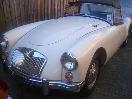 MGA ROADSTER - 1960 Front