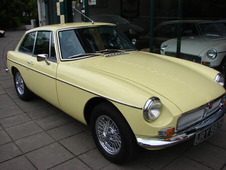 MGB GT - 1969 Front