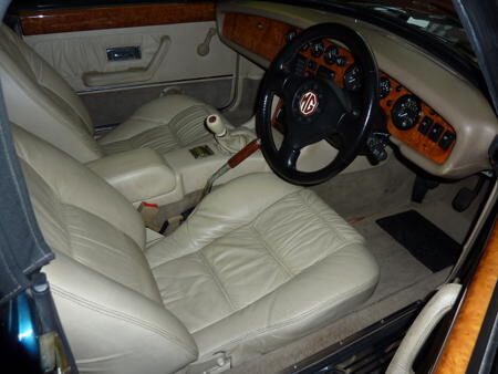 MG RV8 - 1993 Interior