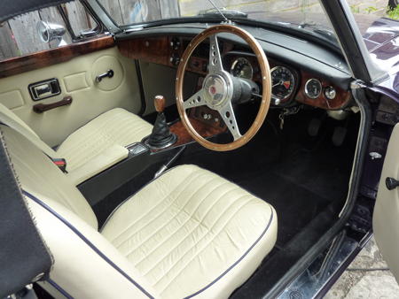 MGB HERITAGE SHELL - 1972 Interior