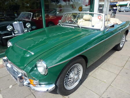 MGC Roadster - BRG - 1970 Front