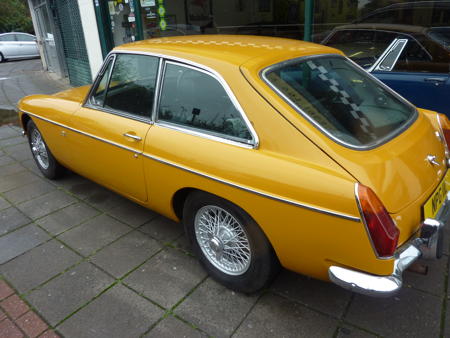 MGB GT 1972 back